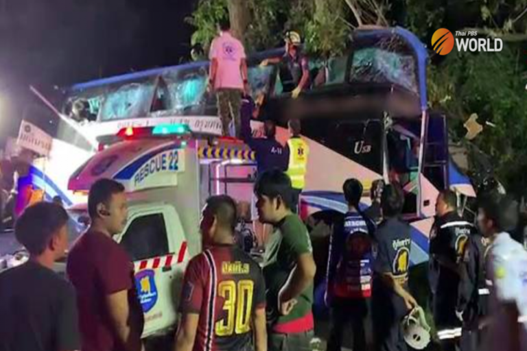 THAÏLANDE – TRAGÉDIE : Un accident de bus tue 14 personnes et brise le véhicule en deux