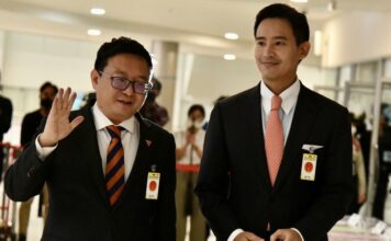 Chaithawat Tulathon et Pita Limjaroenrat.