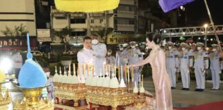 Maha Vajiralongkorn hommage roi Taksin