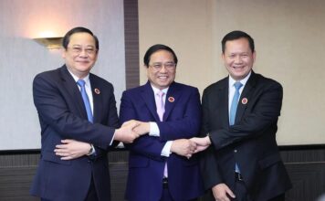 ASEAN – DIPLOMATIE : Le Vietnam, le Laos et le Cambodge s’engagent à renforcer leurs liens sécuritaires Phạm Minh Chinh et Sonexay Siphandone et Hun Manet