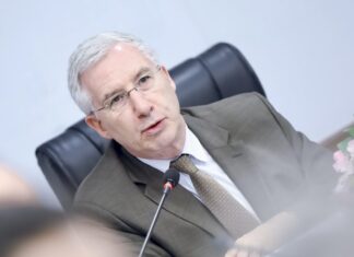ambassadeur de France Jean-Claude Poimbœuf