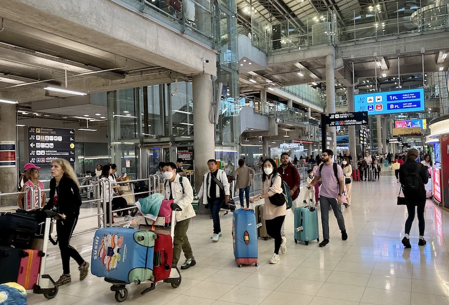 passagers aéroport Suvarnabhumi