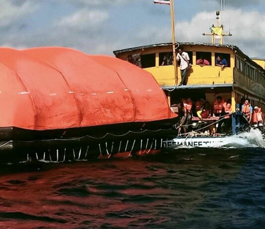 THAÏLANDE – NAUFRAGE : Le ferry en perdition n’a pas entrainé de noyade sauvetage T Sandee Maneethup 111