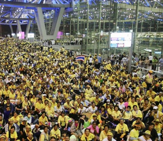 THAÏLANDE – POLITIQUE : Entre le parlement et la justice, rien ne va plus après la relaxe des ex «chemises jaunes»