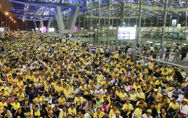 THAÏLANDE – POLITIQUE : Entre le parlement et la justice, rien ne va plus après la relaxe des ex «chemises jaunes»
