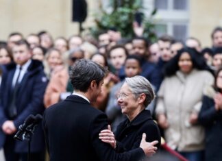 FRANCE – POLITIQUE : Vue d’ailleurs, ils sont les victimes du tandem Macron-Attal (et ils sont furieux) Attal Borne