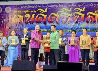 THAÏLANDE – FRANCE : Jean-Michel Perroy reçoit le prix d’honneur des personnes remarquables de l’Isan Jean-Michel Perroy