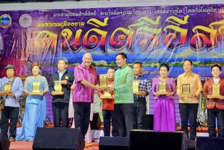 THAÏLANDE – FRANCE : Jean-Michel Perroy reçoit le prix d’honneur des personnes remarquables de l’Isan