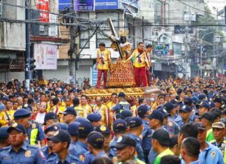 PHILIPPINES – RELIGION : Le Nazaréen noir attire des millions de personnes à Manille Nazareen noir