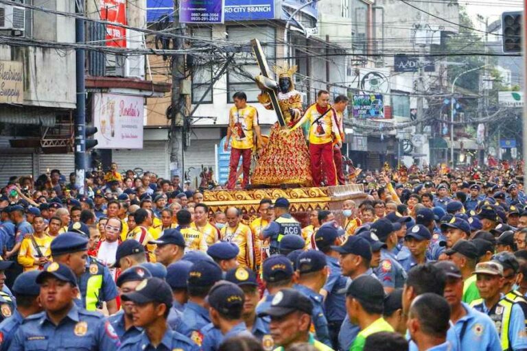 PHILIPPINES – RELIGION : Le Nazaréen noir attire des millions de personnes à Manille