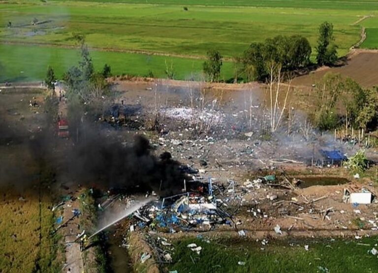 THAÏLANDE – EXPLOSION : Au moins 20 morts dans l’explosion d’une usine pyrotechnique à Suphan Buri