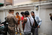 migrants contrôle Bangkok