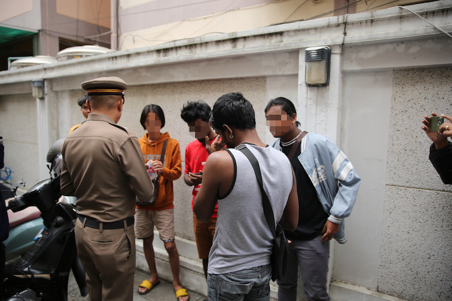 migrants contrôle Bangkok