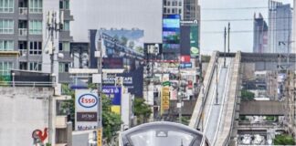 monorail Bangkok jaune