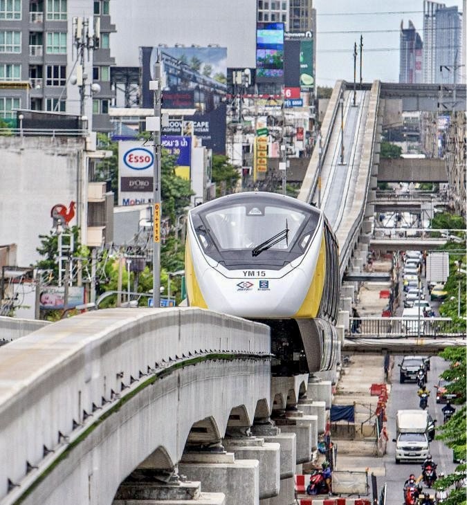 monorail Bangkok jaune