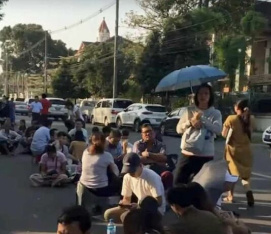 THAÏLANDE – BIRMANIE : 7 000 Birmans demandent un visa pour échapper à la conscription Birmans demandeurs de visa thailandais
