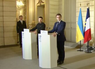 FRANCE – POLITIQUE : Vue d’ailleurs, Emmanuel, Volodymyr, Ursula, et les Caesar rencontre Macron Zelensky