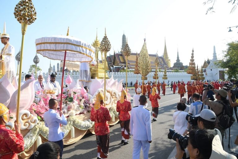 THAÏLANDE – CULTURE : Les reliques de deux disciples de Bouddha exposées à Bangkok pour Makha Bucha