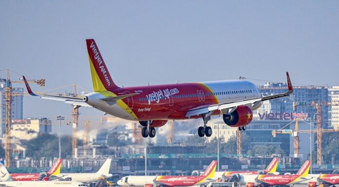 VIETNAM – TRANSPORT AÉRIEN : Coup de frein en série, les compagnies s’adaptent à la crise du carburant Vietjet avions