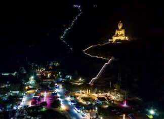 THAÏLANDE – CULTURE : Festival du temple Khao Wong Prachan, 3 790 marches vers l’illumination Temple Khao Wong Prachan