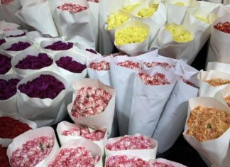 THAÏLANDE – SOCIÉTÉ : Dites-le avec des fleurs le jour, même après la Saint-Valentin fleurs marché Bangkok