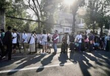 queue ambassade de Thaïlande Rangoun
