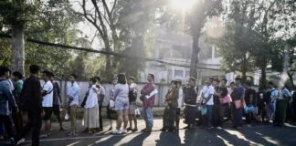 queue ambassade de Thaïlande Rangoun