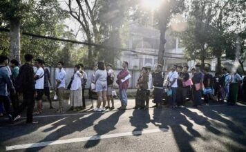 queue ambassade de Thaïlande Rangoun