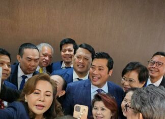 THAÏLANDE – MONARCHIE : Fils du Roi Rama X, mais juriste avisé avocats Varacharaesorn Vivacharawongse