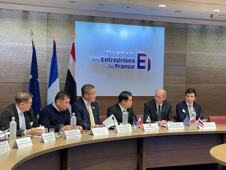 THAÏLANDE – FRANCE : Aux cotés de Sretha, l’activisme parisien du ministre des transports