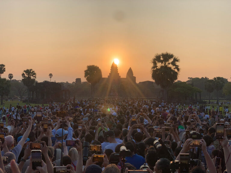CAMBODGE – TOURISME : Spectacle céleste à Angkor Wat : 10 000 personnes célèbrent l’équinoxe