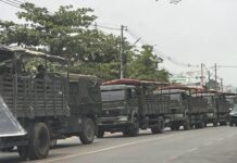 BIRMANIE – CONFLIT : L’armée Thaïlandaise met en garde les factions rebelles Militaires birmans en route pour Myawaddy