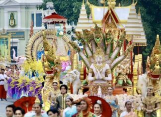 THAÏLANDE – TOURISME : La chaleur brûlante de Songkran s’abat sur le royaume Songkran défilé
