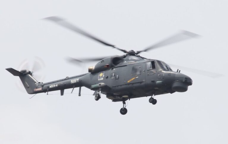 MALAISIE – DÉFENSE : Dix morts dans une collision d’hélicoptères de la marine malaisienne