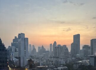 THAÏLANDE – CHRONIQUE : Sur les rooftops de Bangkok, la journée internationale des nuages rooftop bangkok