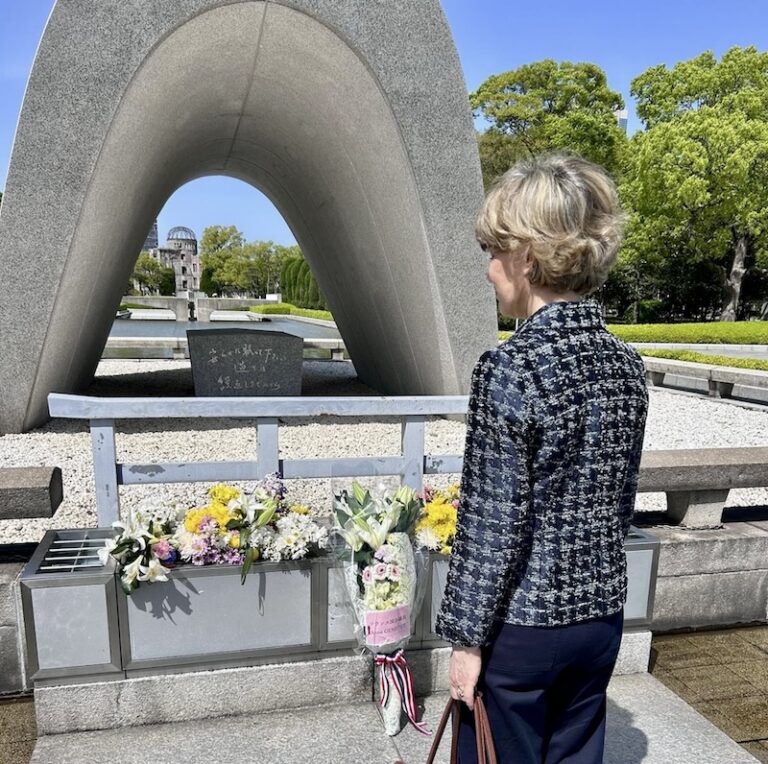 ASIE – FRANCE : Anne Genetet et l’esprit de défense