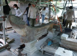 Naga temple banteay samre