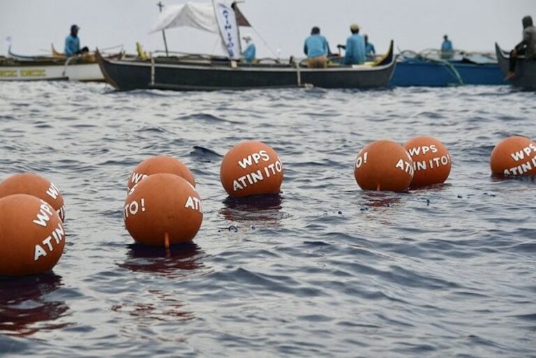 PHILIPPINES – CHINE : Le dangereux chassé croisé se poursuit près des récifs