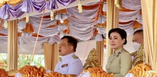 Roi et Reine Thaïlande cérémonie Labour royal