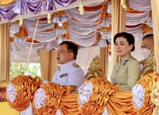 Roi et Reine Thaïlande cérémonie Labour royal