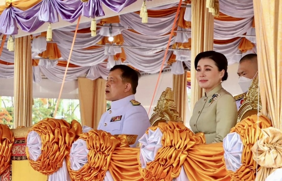 Roi et Reine Thaïlande cérémonie Labour royal