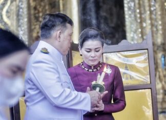 Visakha Bucha roi et reine