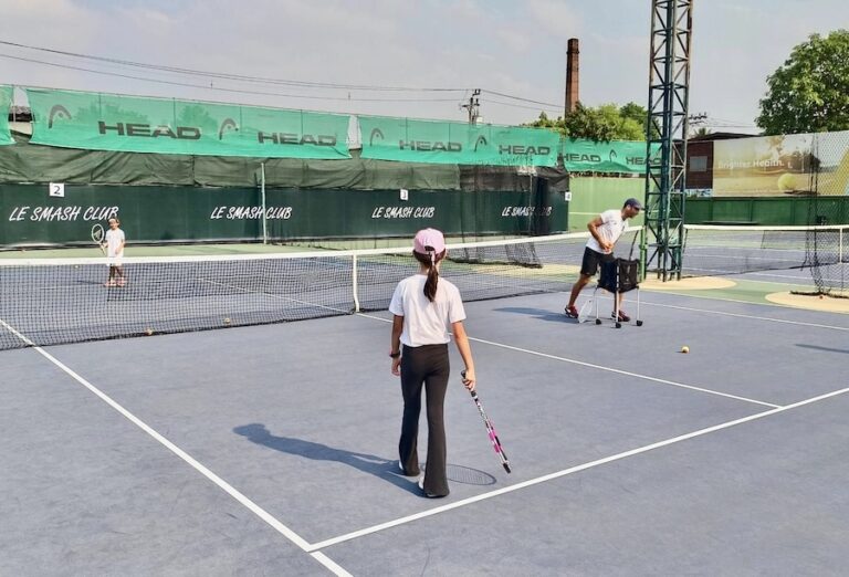BANGKOK – COMMUNAUTÉ : Camps d’été de tennis et de Pickle Ball au Smash Club !