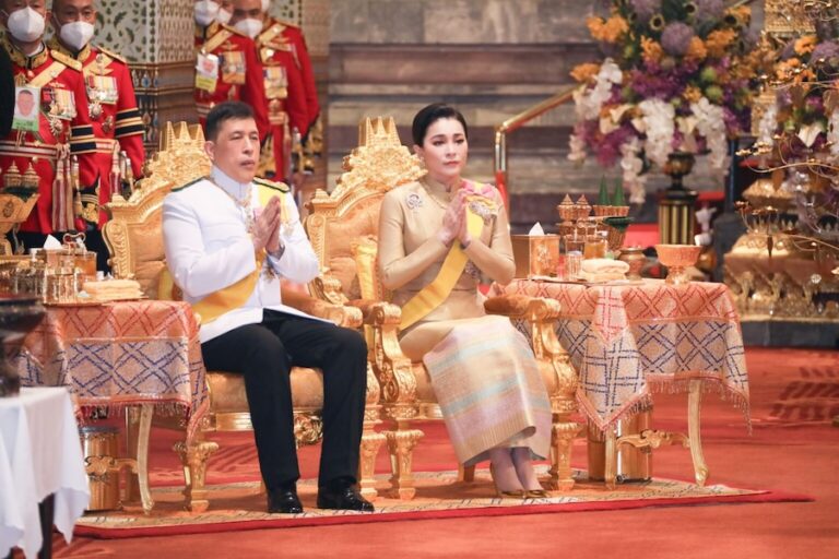 THAÏLANDE – MONARCHIE : Le Roi et la Reine président les célébrations de l’anniversaire du couronnement