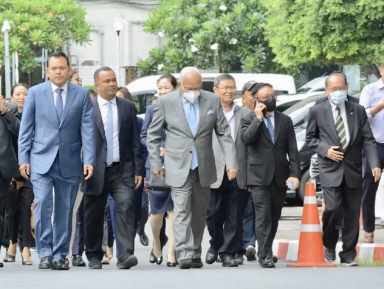 THAÏLANDE – JUSTICE : La Cour réduit la peine d’emprisonnement de Suthep Thaugsuban à un an