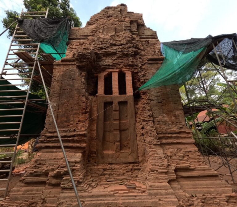 CAMBODGE – PATRIMOINE : La cinquième tour du temple Bakong retrouve sa solidité