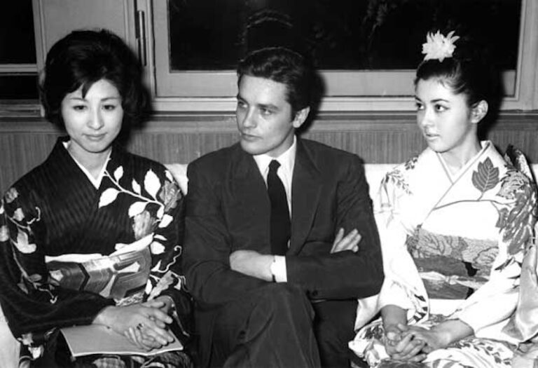 ASIE – FRANCE : Alain Delon, une firme asiatique à lui tout seul