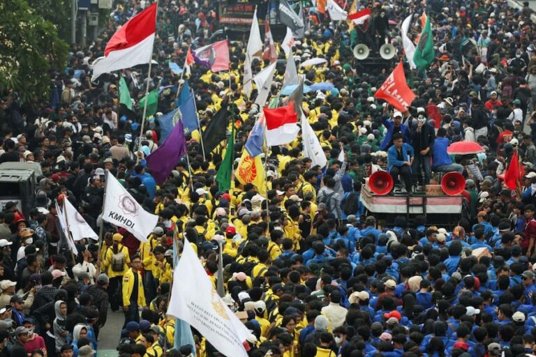 INDONÉSIE – POLITIQUE : Le président sortant Joko Widodo recule devant la rue