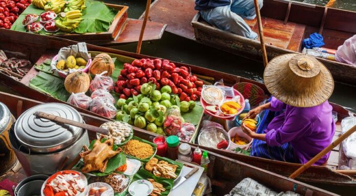 THAÏLANDE – CHRONIQUE : Les marchés flottants de Bangkok, ça baigne