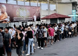THAÏLANDE – RELIGION : Les amulettes de Luang Pu Sila attirent les foules à Korat